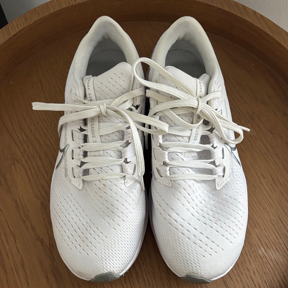 Nike White Athletic Sneakers size 8 women  like new